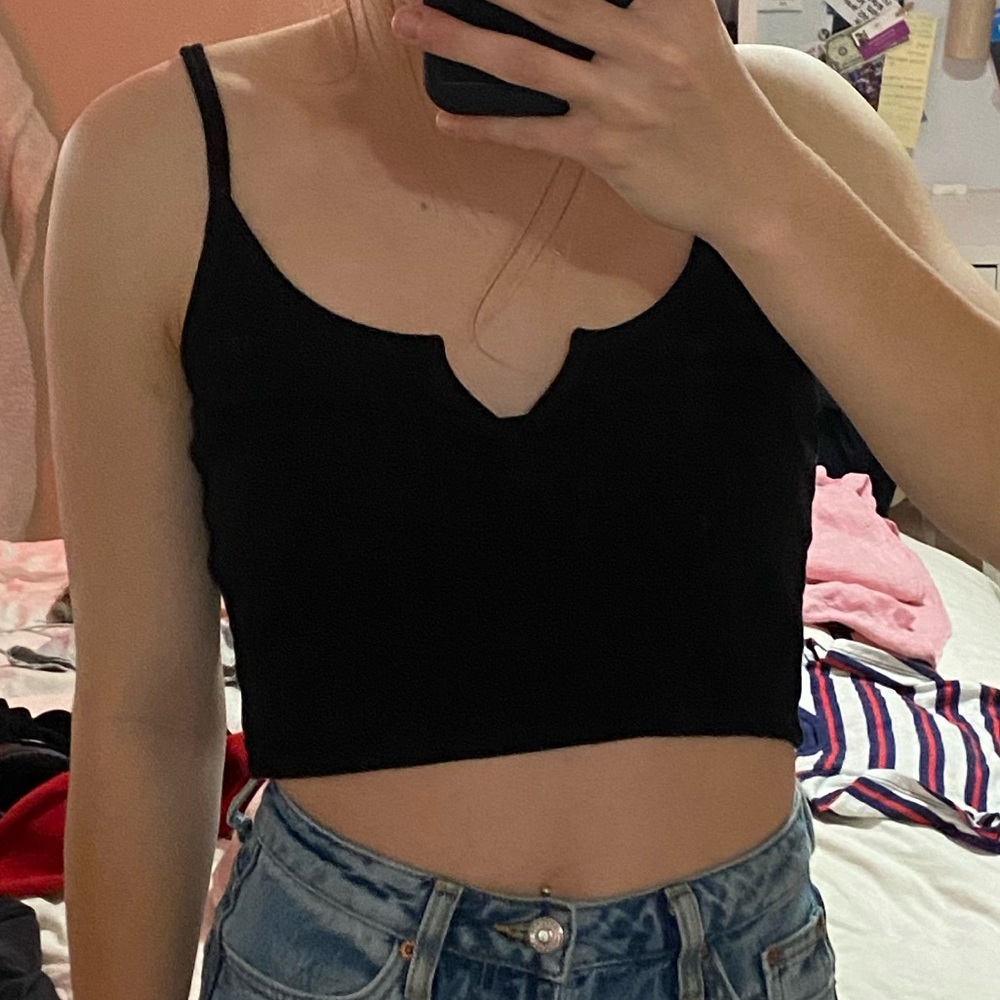 BRANDY MELVILLE CROPPED TANK TOP